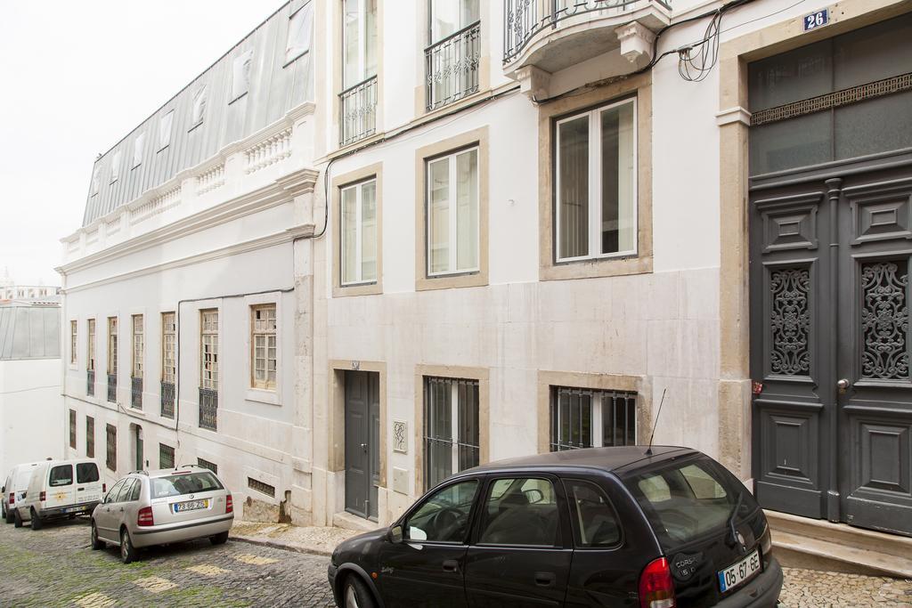 Joivy Cosy 1-Bed Flat With Workspace In Santa Catarina, Moments From Luis De Camoes Sq リスボン 部屋 写真